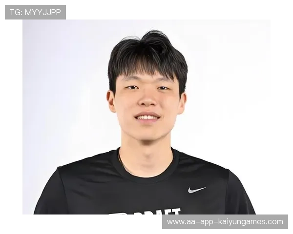 笑容满面!杨瀚森迎来转机!随队征战客场获开拓者认可,杨瀚森这个名字怎么样