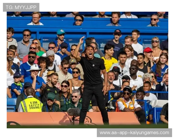 补时绝杀梦碎,切尔西主场憾平热刺!图赫尔怒批裁判引发热议,图赫尔执教切尔西第一场比赛